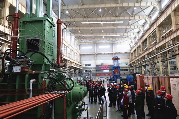 XMN-580+XMN-1000串聯(lián)密煉機(jī)和國內(nèi)首臺(tái)套650L密煉機(jī)等新產(chǎn)品創(chuàng)新研發(fā)成果