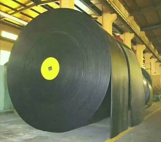 　輸送帶是橡膠和纖維、金屬復(fù)合制品，或塑料和織物復(fù)合制品