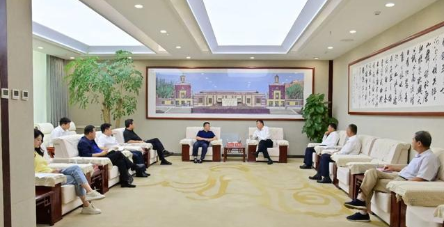 王海英會見南山集團和山東玲瓏輪胎企業(yè)負責(zé)人