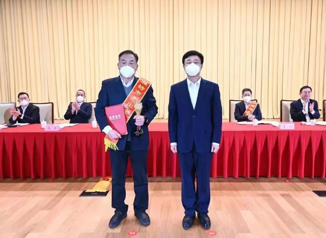 豪邁張恭運(yùn)獲杰出企業(yè)家稱號(hào)
