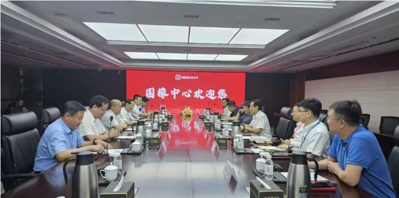 雙方就賽輪(濰坊)工程輪胎生產(chǎn)項(xiàng)目進(jìn)行了磋商，深入探討了項(xiàng)目落地的具體細(xì)節(jié)，并對未來合作事宜展開了交流。